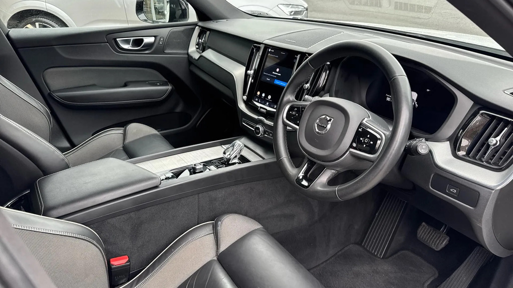 Volvo XC60 Xc60 B4 Mhev Awd White #4