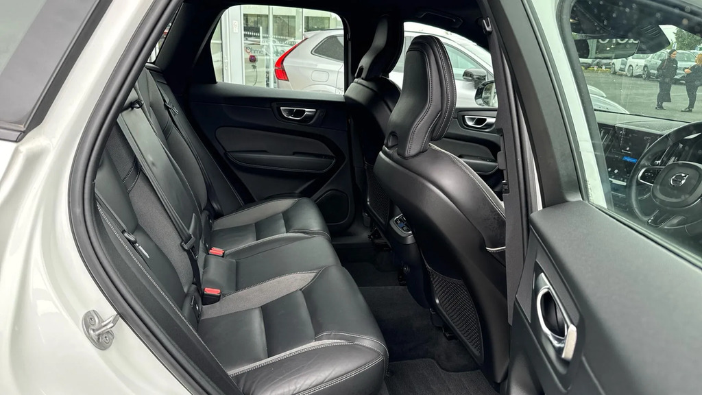 Volvo XC60 Xc60 B4 Mhev Awd White #6