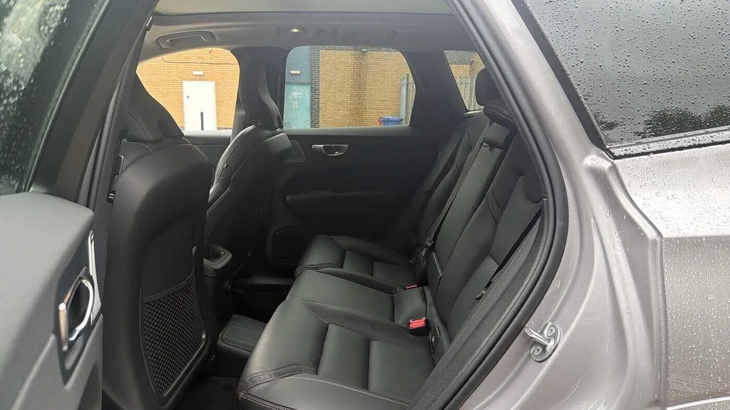 Volvo XC60 Plus Pro White #29