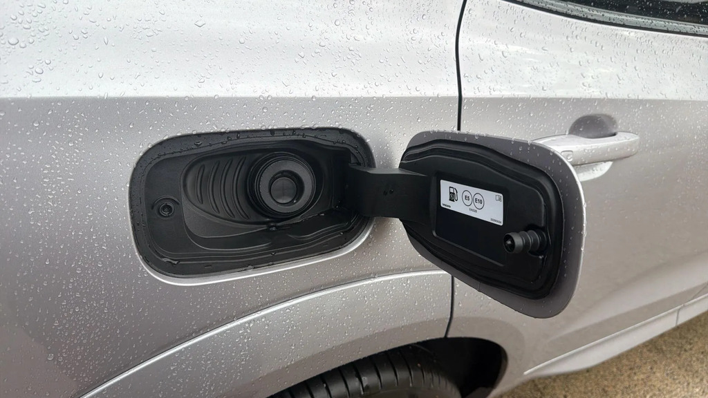 Volvo XC60 Plus Pro White #71
