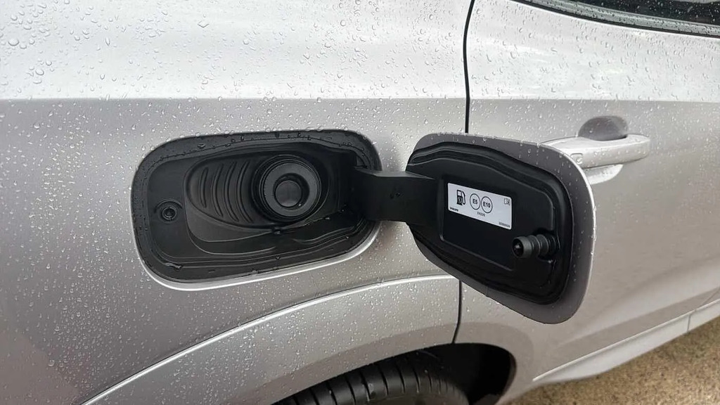 Volvo XC60 Plus Pro White #14