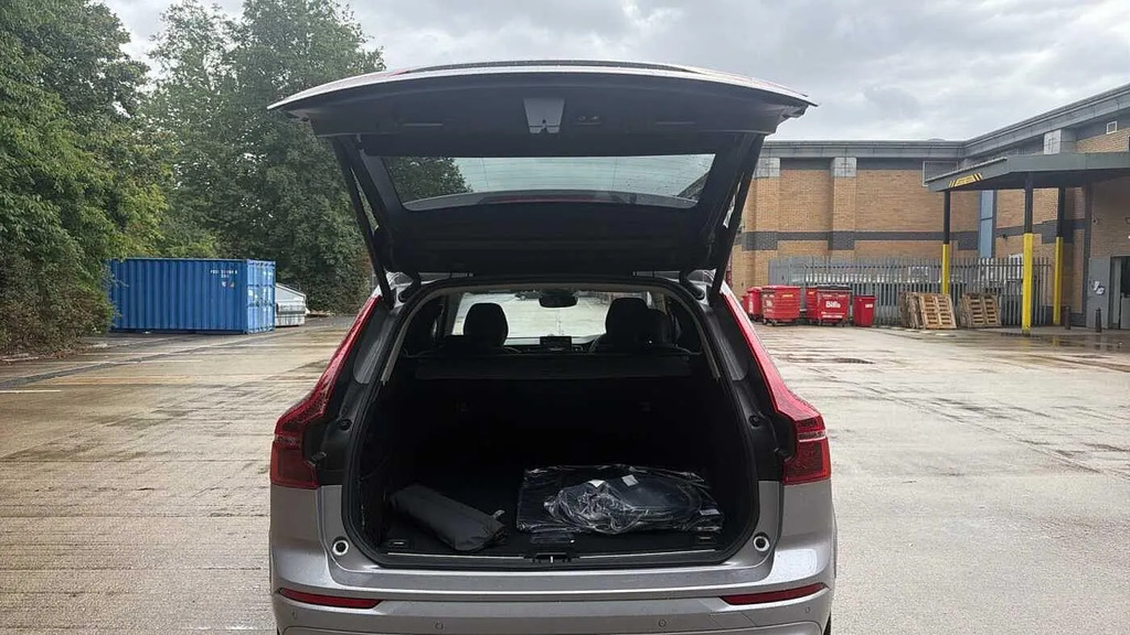 Volvo XC60 Plus Pro White #13