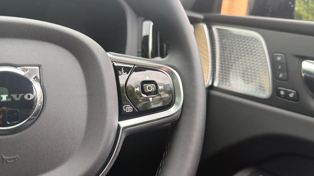 Volvo XC60 Plus Pro White #60