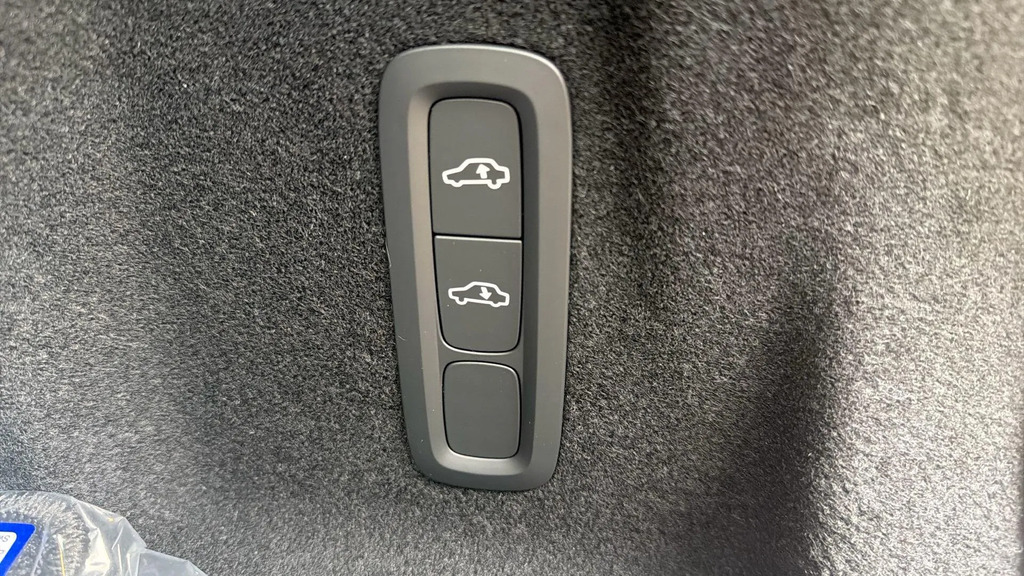 Volvo XC60 Plus Pro White #66