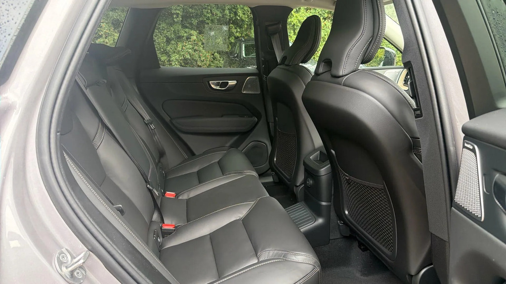 Volvo XC60 Plus Pro White #56