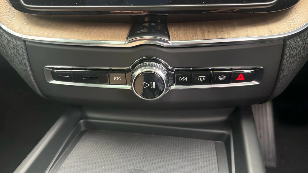 Volvo XC60 Plus Pro White #55