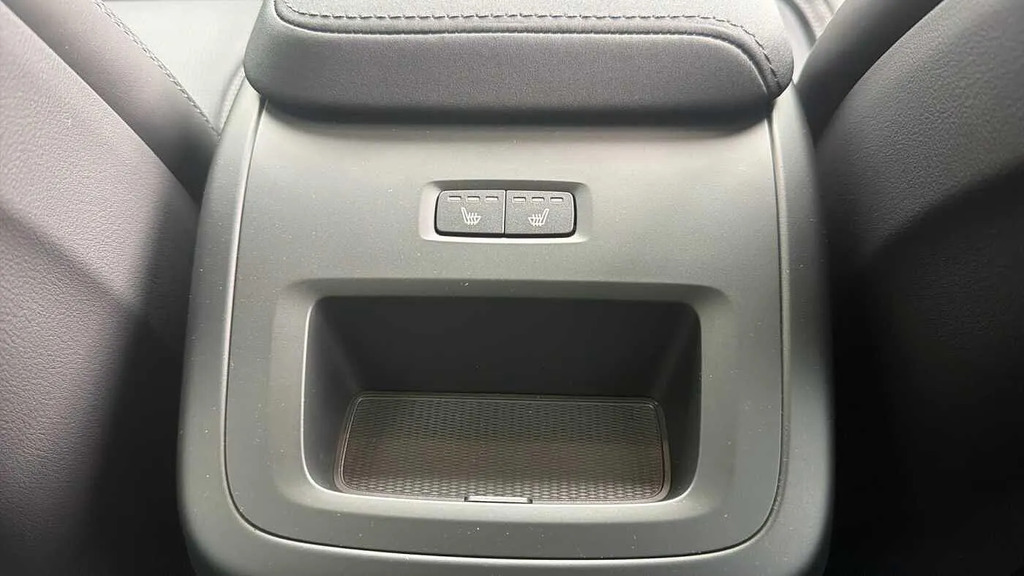 Volvo XC60 Plus Pro White #35