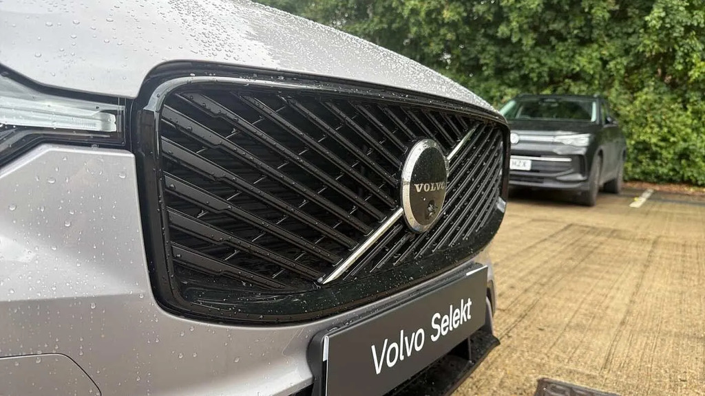 Volvo XC60 Plus Pro White #44