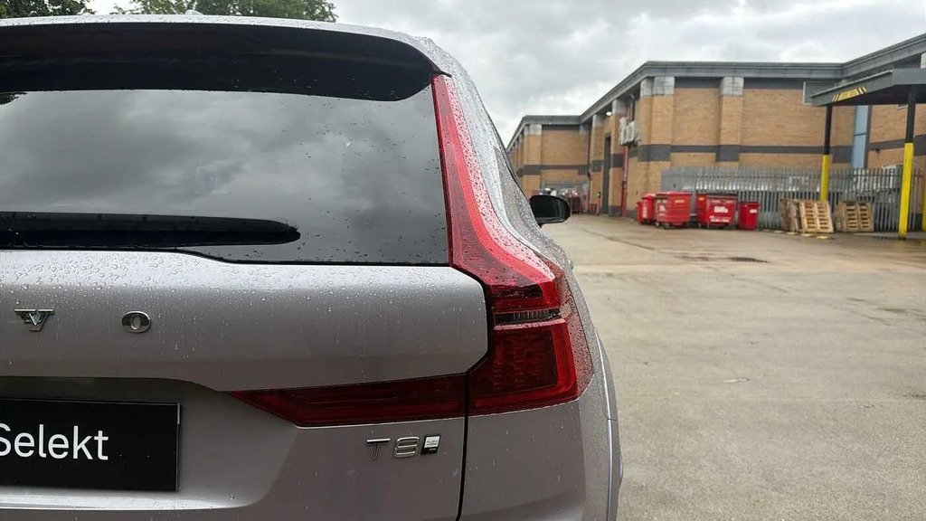 Volvo XC60 Plus Pro White #41