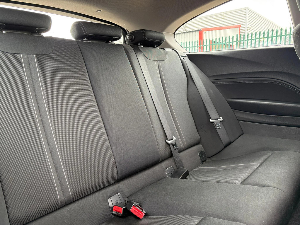 BMW 1 Series Hatchback 3.0 White #17