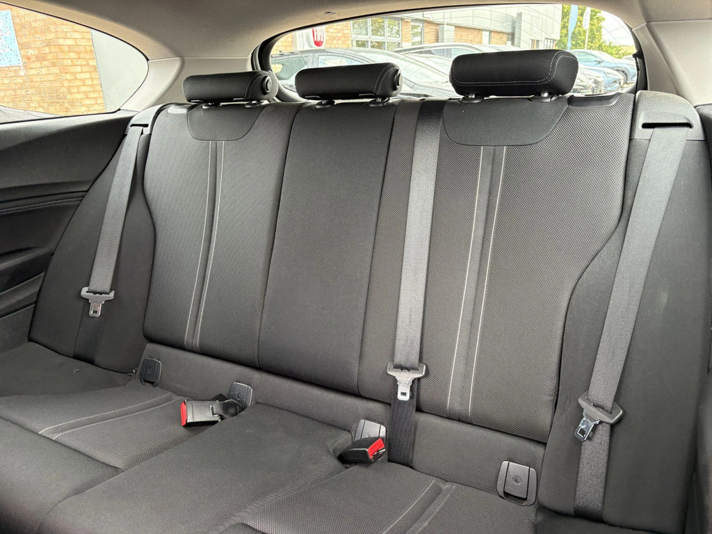 BMW 1 Series Hatchback 3.0 White #18