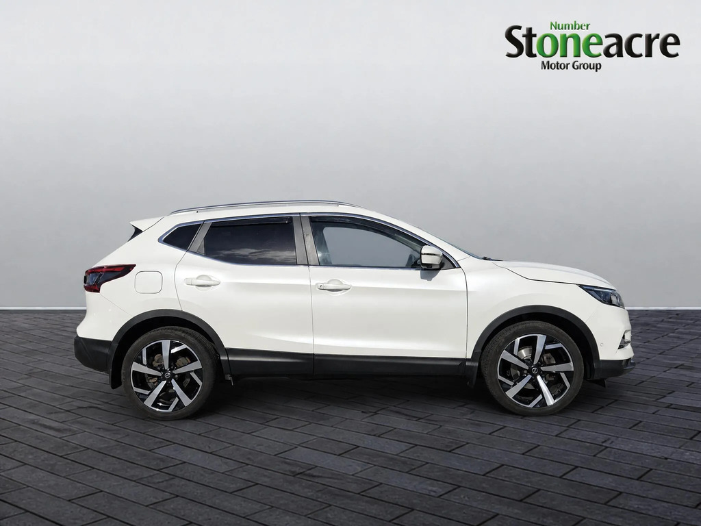 Nissan Qashqai 1.3 Dig-t 160 Tekna White #2