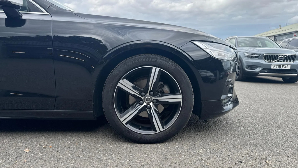 Volvo S90 Saloon White #9