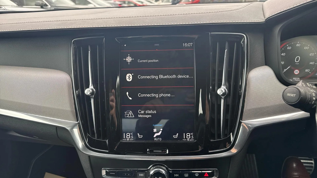 Volvo S90 Saloon White #12