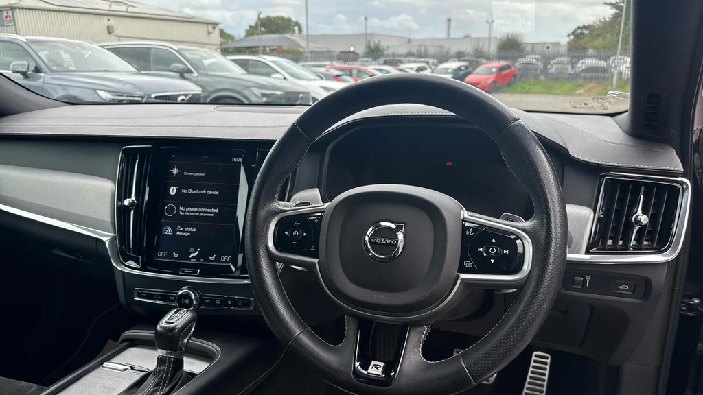 Volvo S90 Saloon White #10
