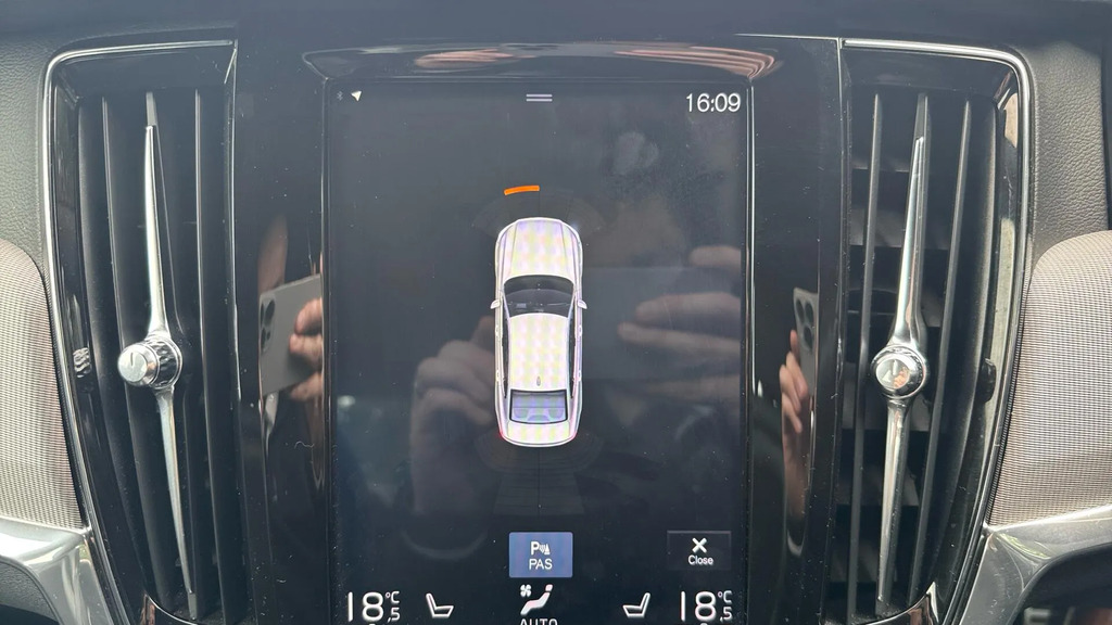 Volvo S90 Saloon White #29