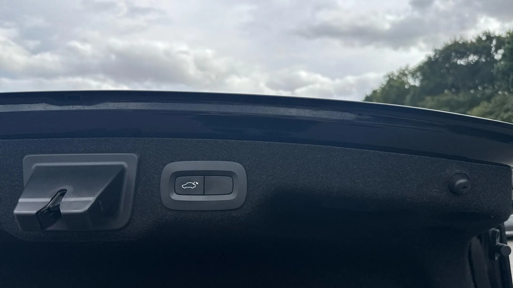 Volvo S90 Saloon White #15