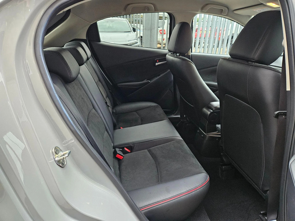 Mazda 2 1.5I Hybrid Centre Line Cvt White #17