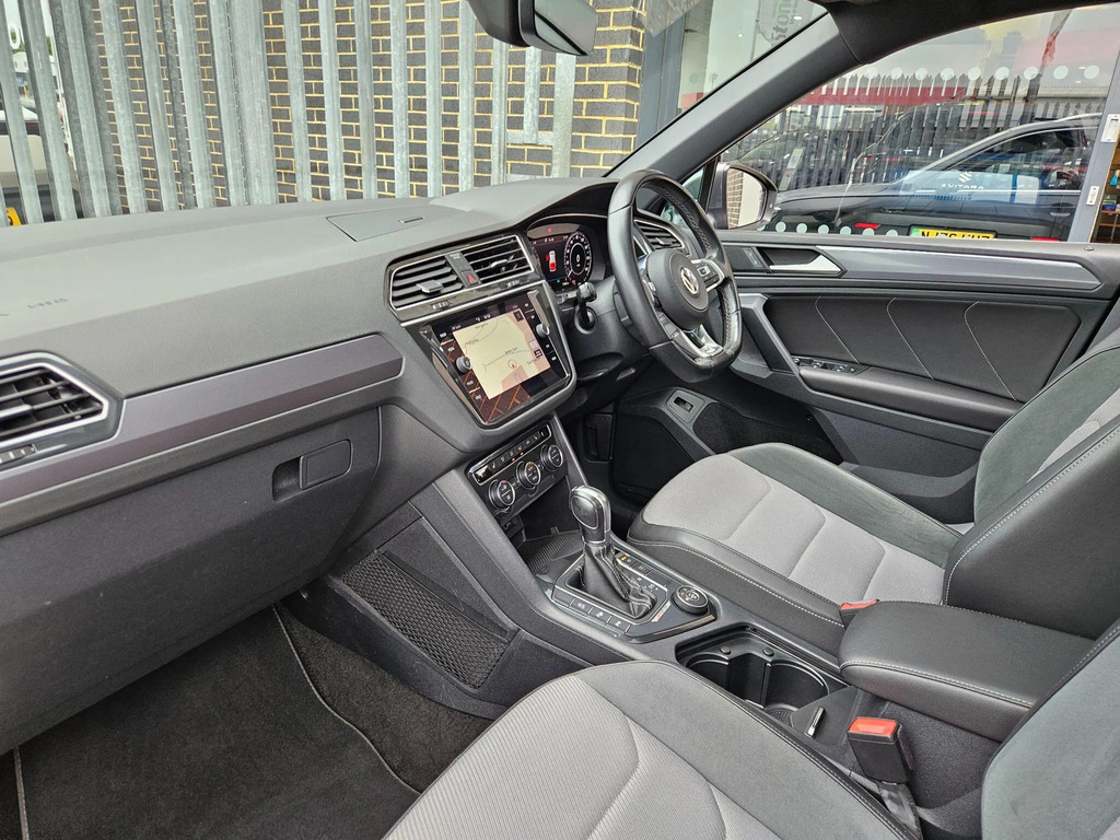 Volkswagen Tiguan 2.0 Tdi 190 4Motion Sel Dsg Grey #13