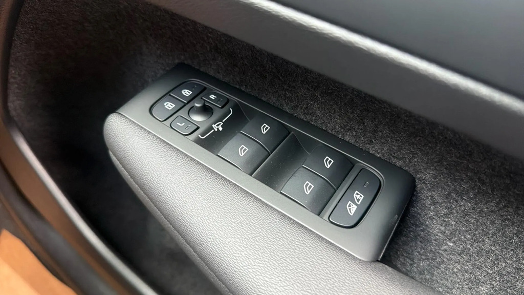 Volvo XC40 2.0 B3p Core Black #23