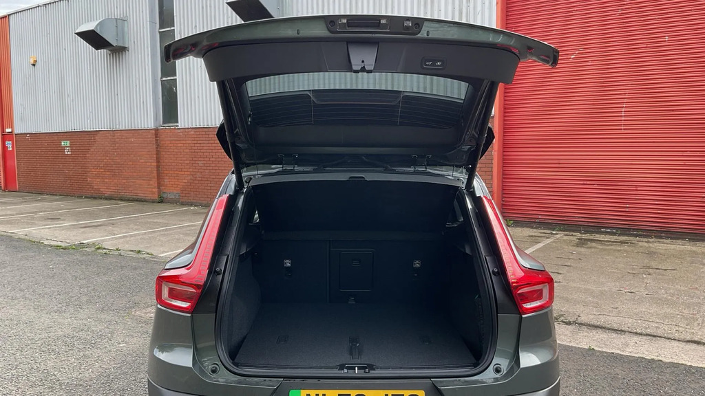 Volvo EX40 Single Extended Range Plus Free Ev Pod Wall Charg #13
