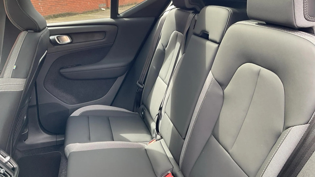 Volvo EX40 Single Extended Range Plus Free Ev Pod Wall Charg #31