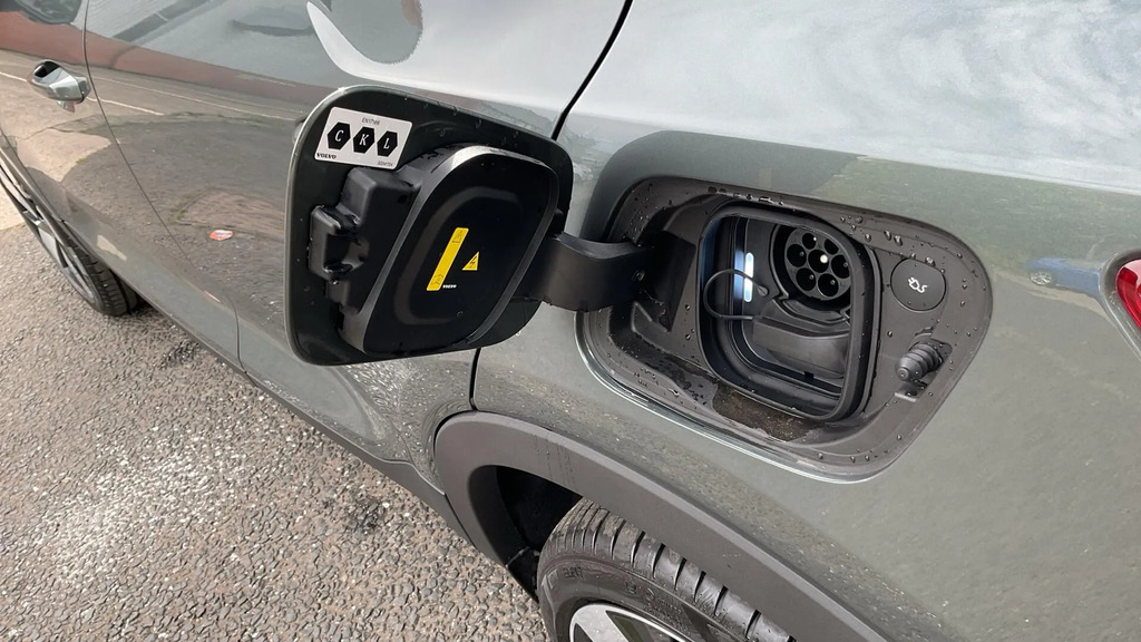 Volvo EX40 Single Extended Range Plus Free Ev Pod Wall Charg #14