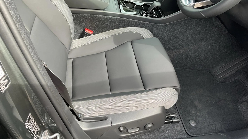 Volvo EX40 Single Extended Range Plus Free Ev Pod Wall Charg #28