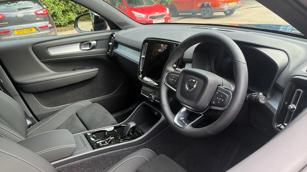 Volvo XC40 2.0 B3p Plus Dark  #4