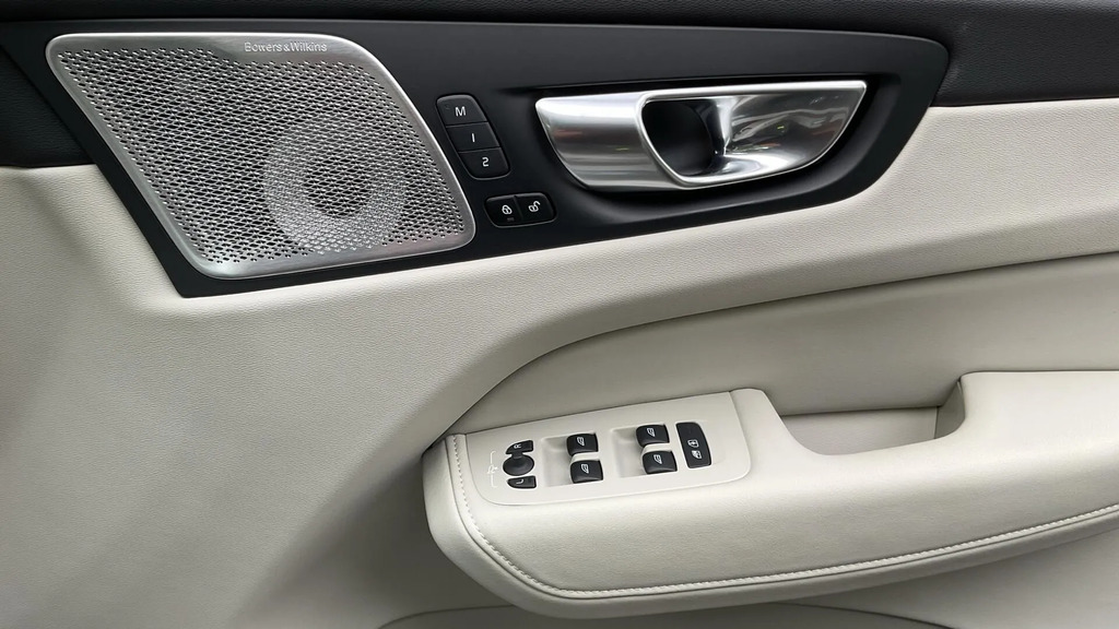 Volvo XC60 Ultra #26