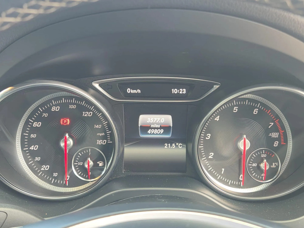 Mercedes-Benz CLA Class Coupe White #32
