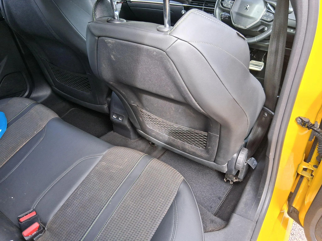 Peugeot e-208 Gt Black #11