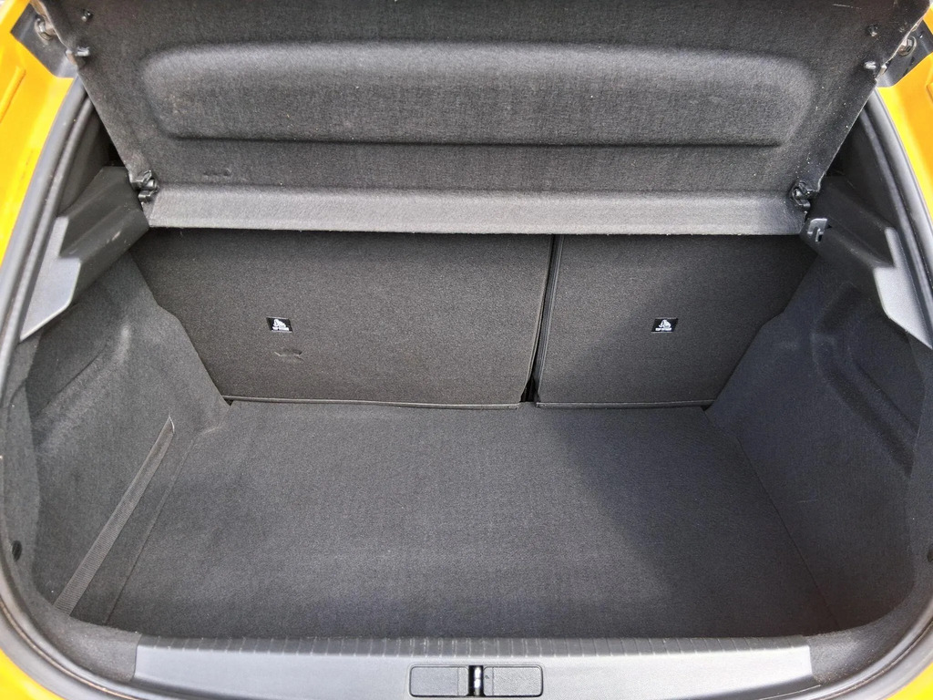 Peugeot e-208 Gt Black #10