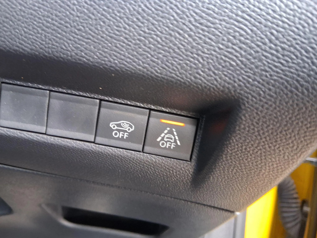 Peugeot e-208 Gt Black #13