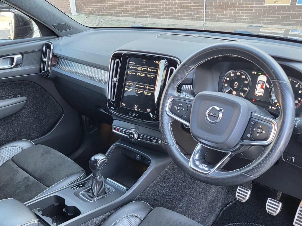 Volvo XC40 R-design Black #11
