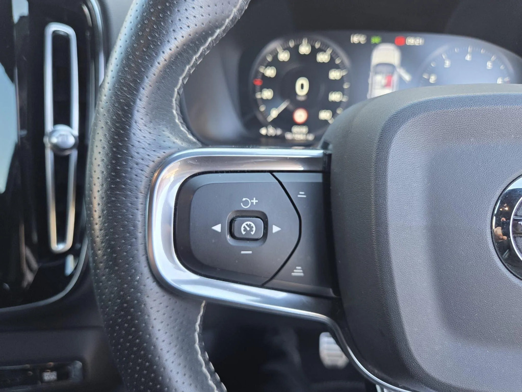 Volvo XC40 R-design Black #17