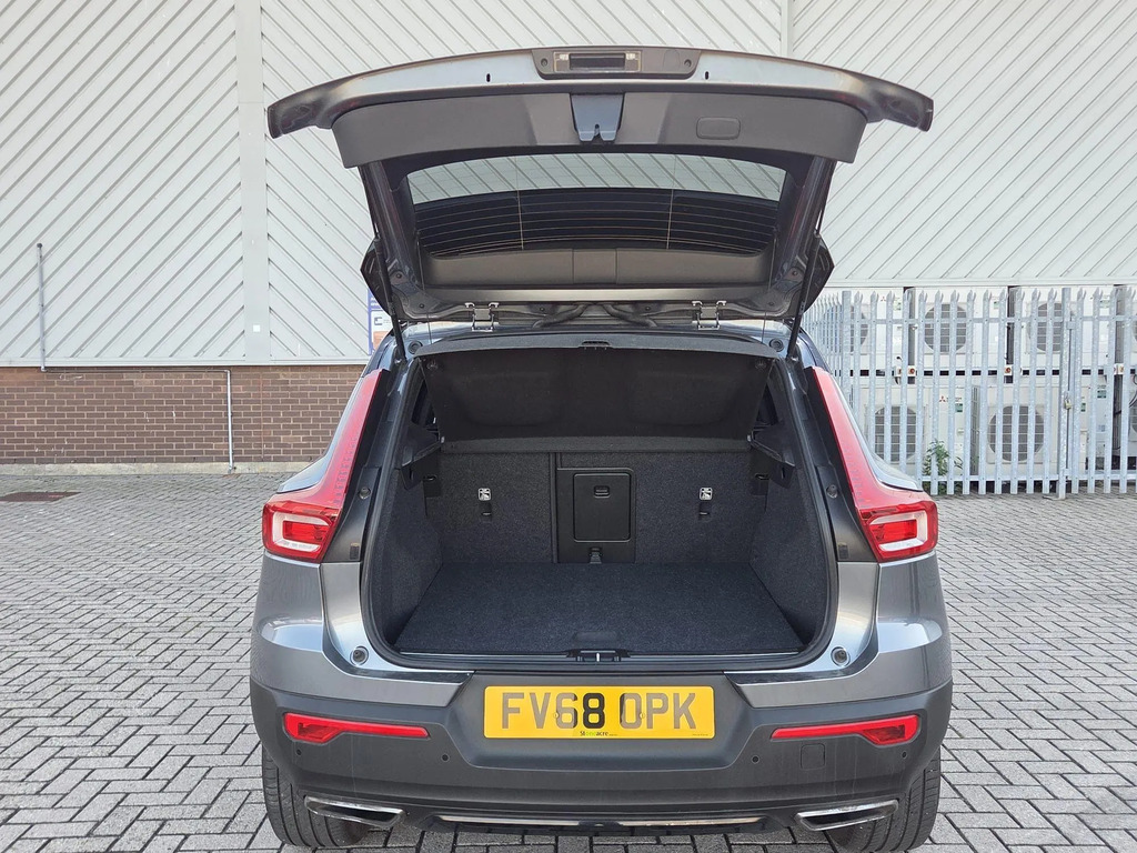 Volvo XC40 R-design Black #31