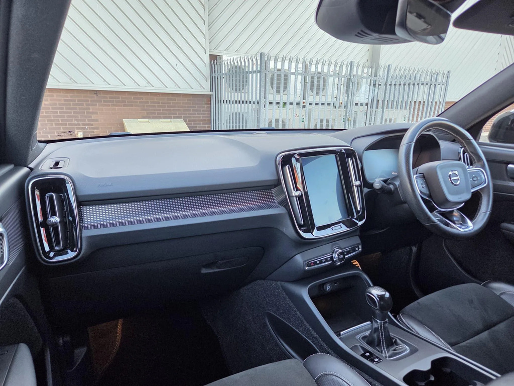 Volvo XC40 R-design Black #10