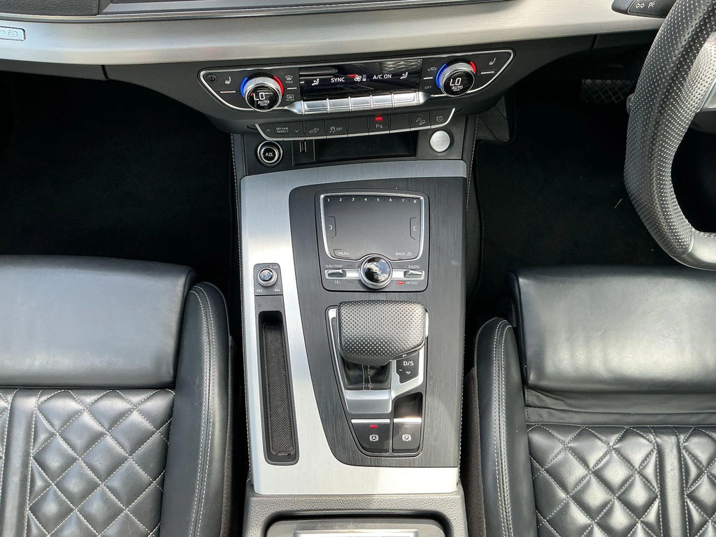 Audi Q5 Tfsie Black Edition White #15