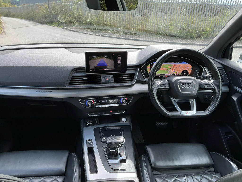 Audi Q5 Tfsie Black Edition White #14