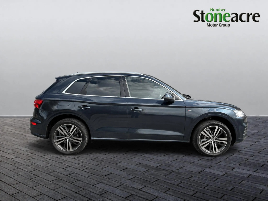 Audi Q5 Tfsie Black Edition White #7
