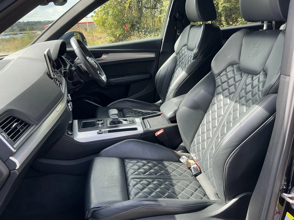 Audi Q5 Tfsie Black Edition White #18