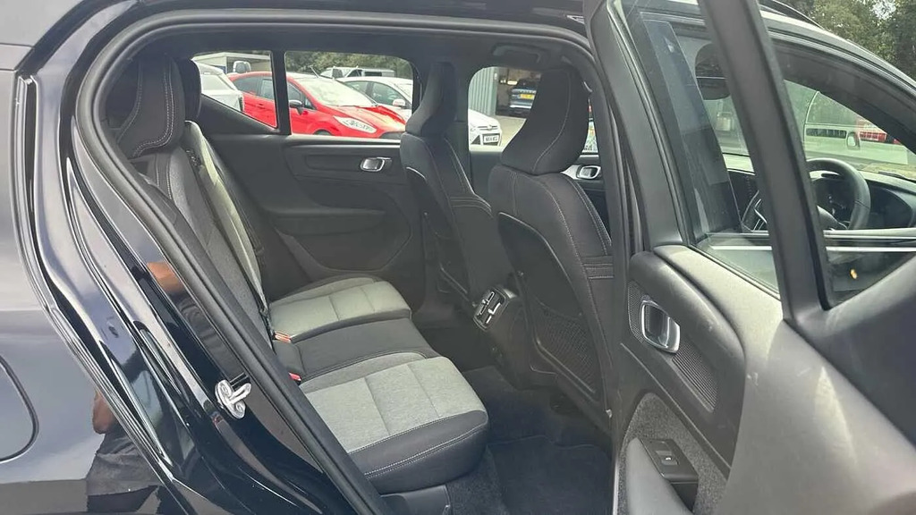 Volvo XC40 2.0 B3p Plus Dark #6