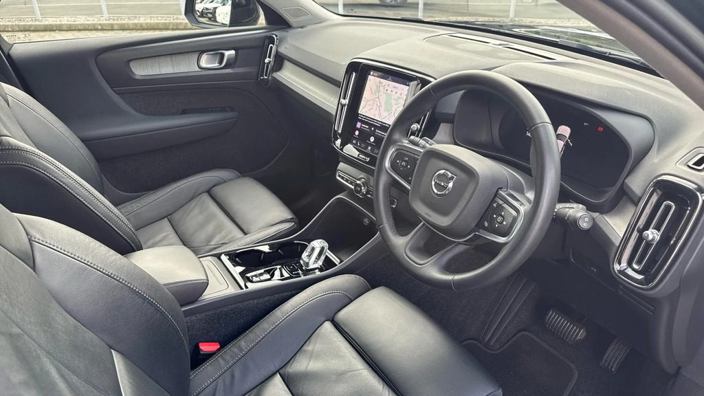 Volvo XC40 2.0 B3p Plus Dark #3