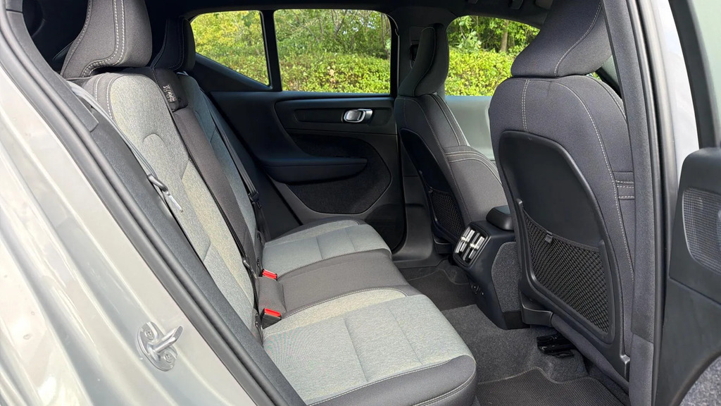 Volvo XC40 2.0 B3p Plus Dark #6