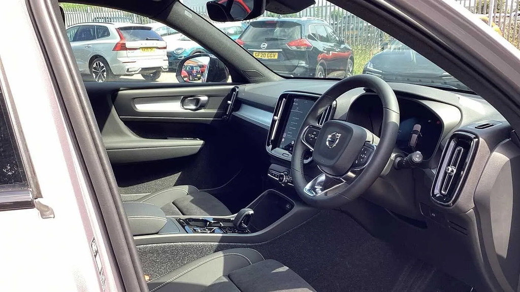 Volvo XC40 2.0 B3p Plus Dark #2