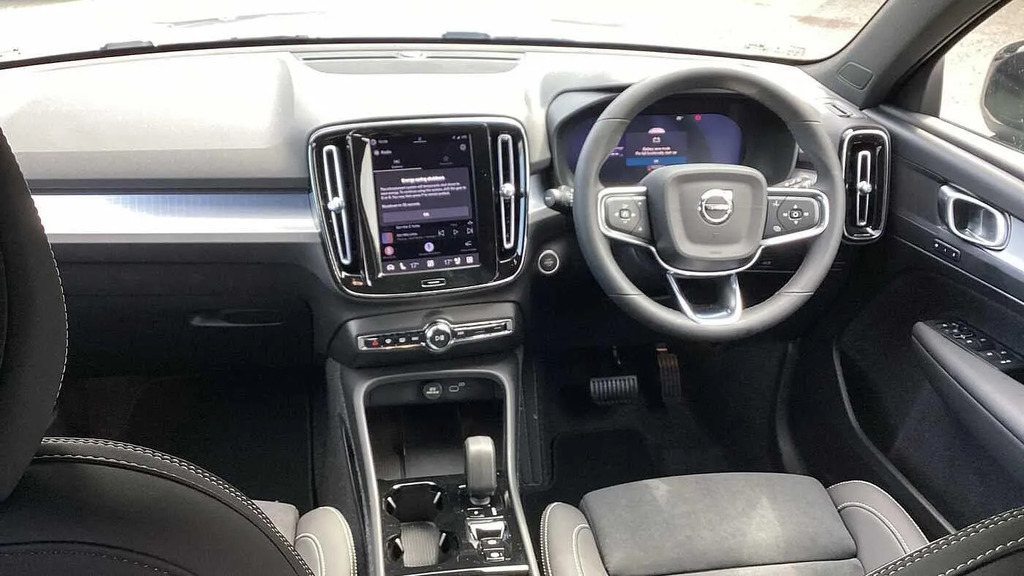 Volvo XC40 2.0 B3p Plus Dark #3