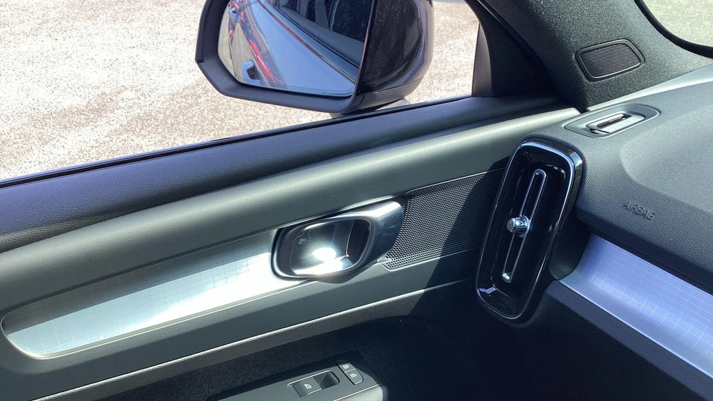 Volvo XC40 2.0 B3p Plus Dark Black #50