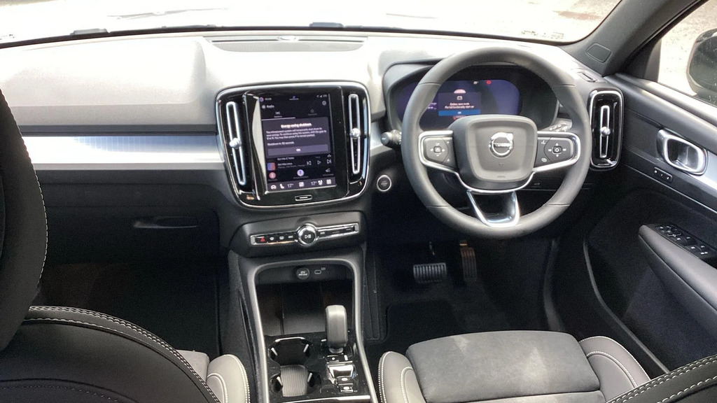 Volvo XC40 2.0 B3p Plus Dark Black #31