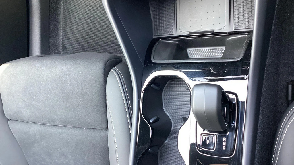 Volvo XC40 2.0 B3p Plus Dark Black #32